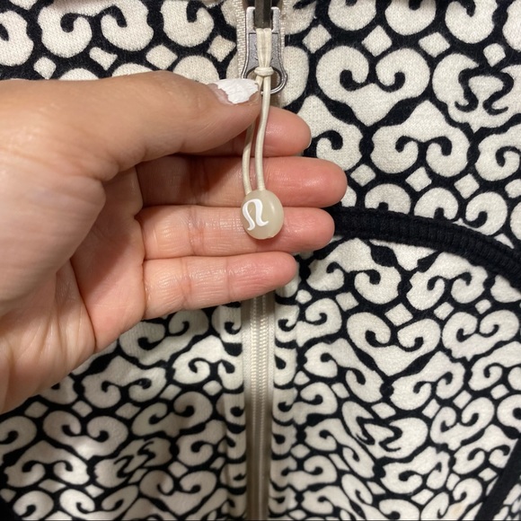 Lululemon Scuba Hoodie - Picture 3 of 6